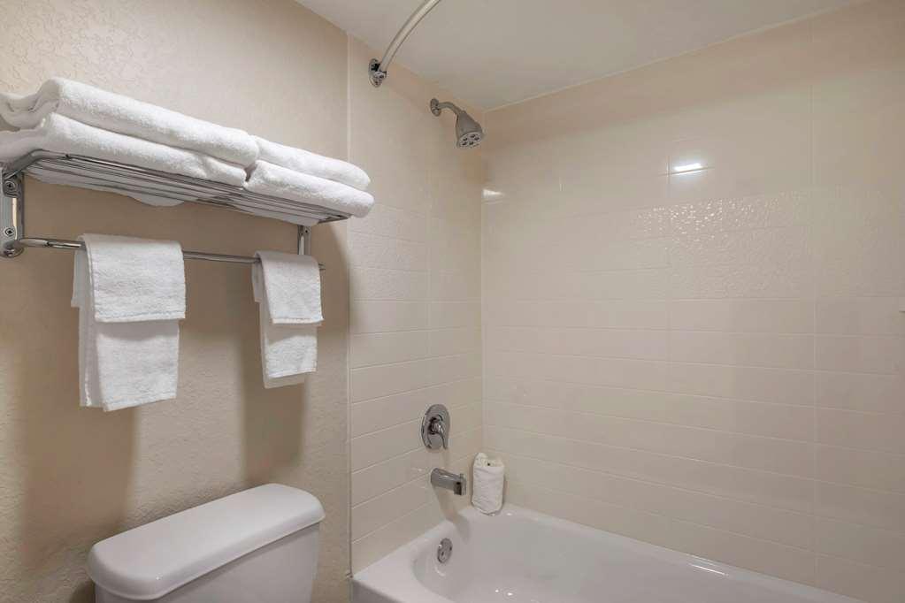 Quality Inn Saint Petersburg North-Tampa Bay Exterior photo